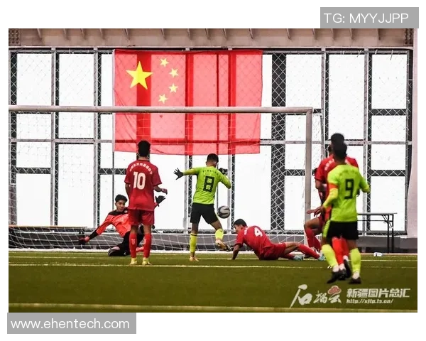 足球球星凯莉闪耀绿茵场巅峰展现无与伦比的竞技风采